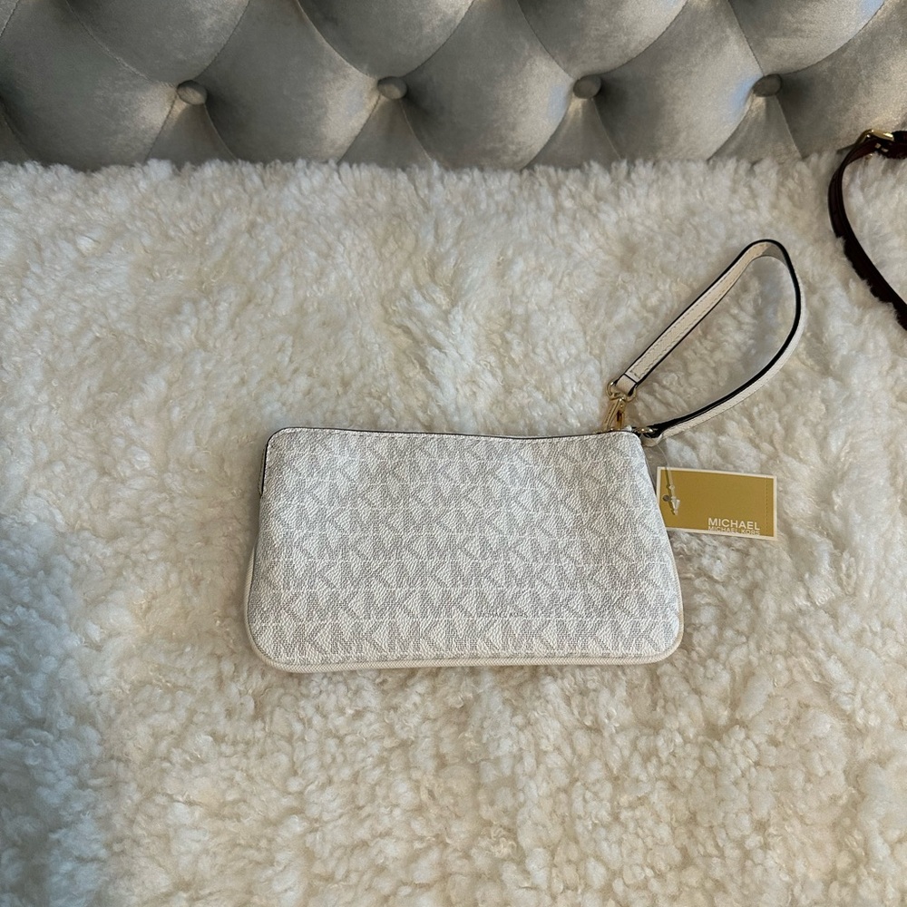 Michael Kors Gift‎ Set w/White and Yellow Stripe Wristlet - Picture 4 of 11
